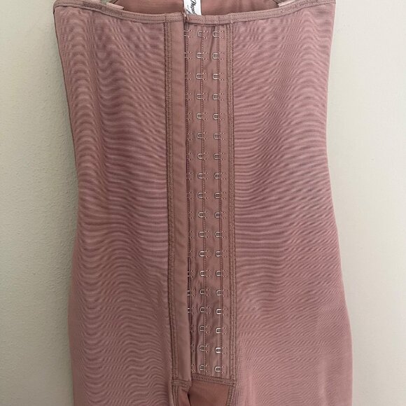 Mapale Womens Nude Low Back Knee Length Shapewear Size‎ Small - Picture 4 of 7